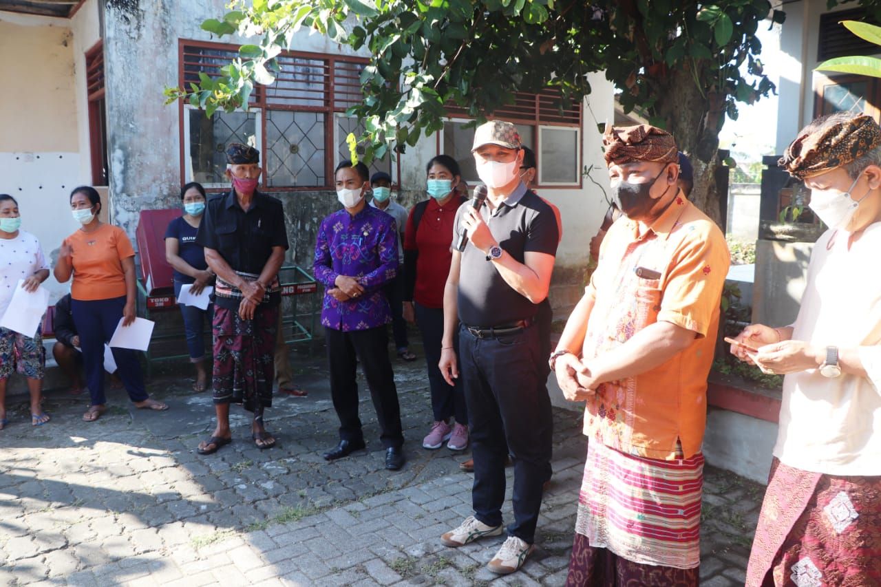 podiumnews.com-Wabup Suiasa Tinjau Vaksinasi di Desa Mekarbuana dan Mambal